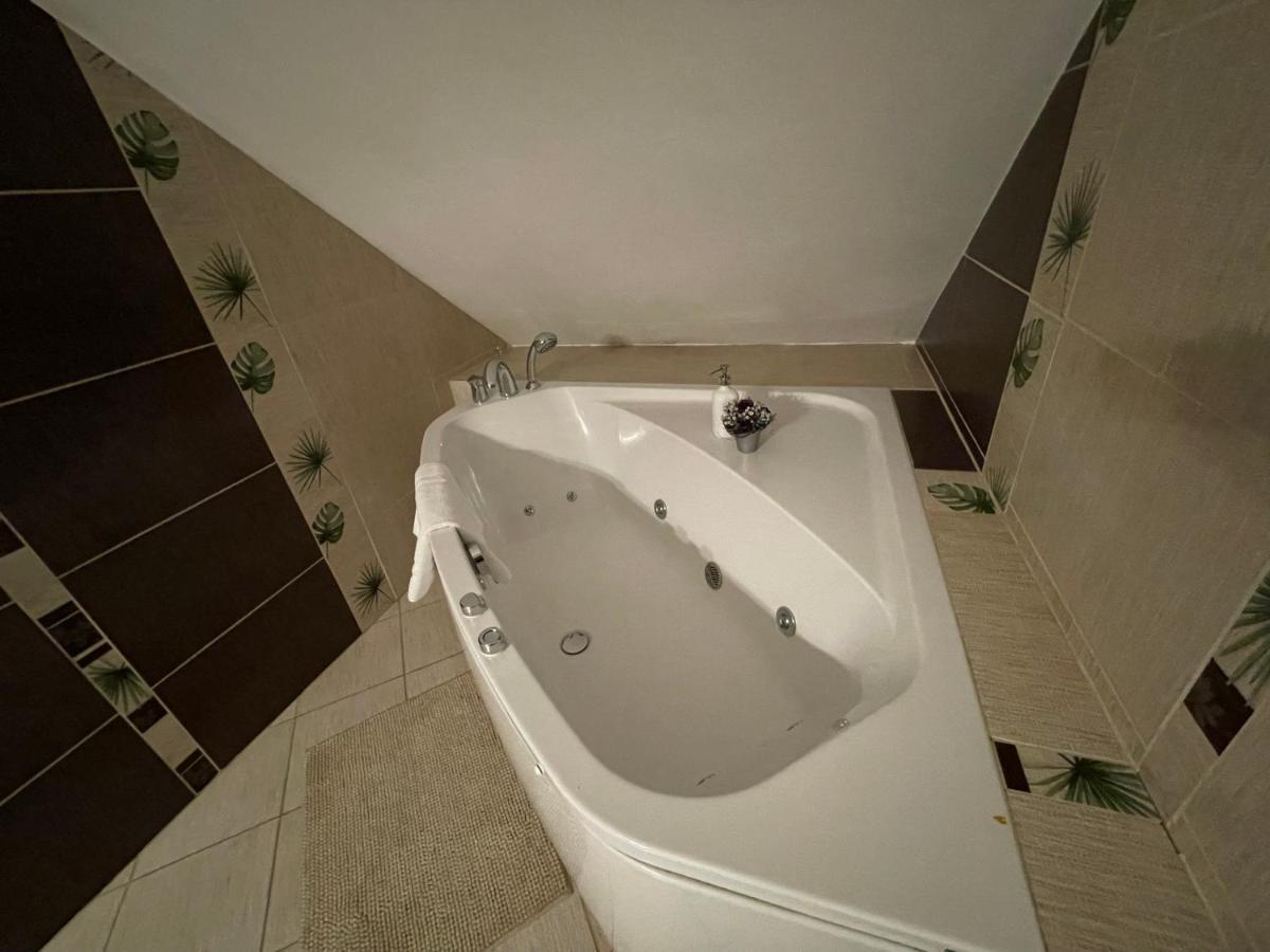 Hotel Tyrol I Restauracja Zycie Gruzji Osielsko Dış mekan fotoğraf