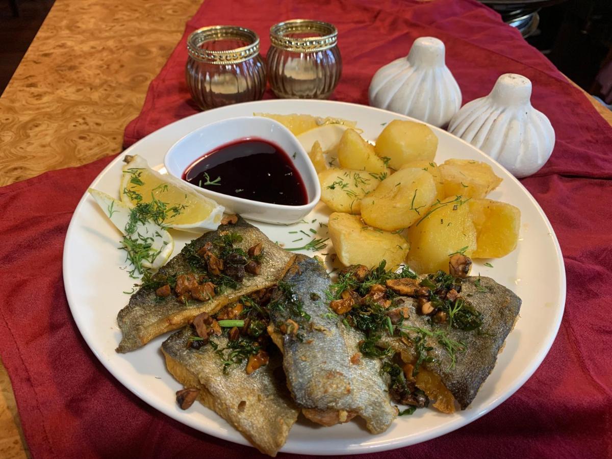 Hotel Tyrol I Restauracja Zycie Gruzji Osielsko Dış mekan fotoğraf