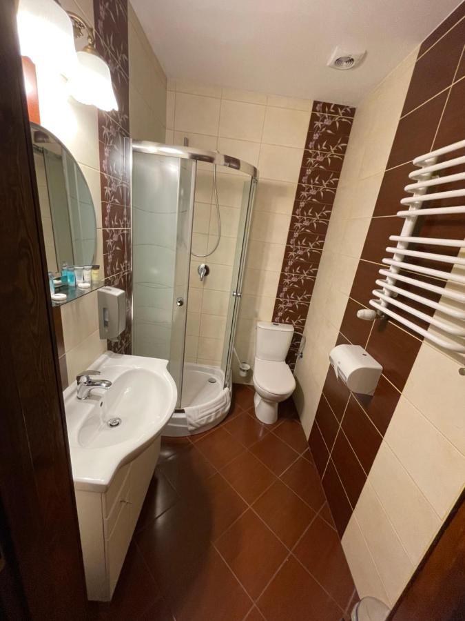 Hotel Tyrol I Restauracja Zycie Gruzji Osielsko Dış mekan fotoğraf